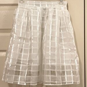 NWOT- Women's & Junior's White Geometric Skirt SIZE: L.